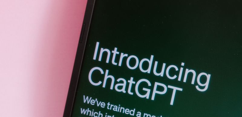 Создатель ChatGPT OpenAI готовится к выходу на биржу