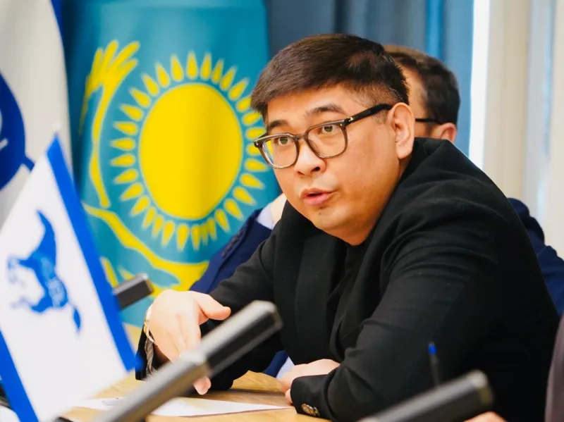 Олжас Нуралдинов, партия "Ак жол"