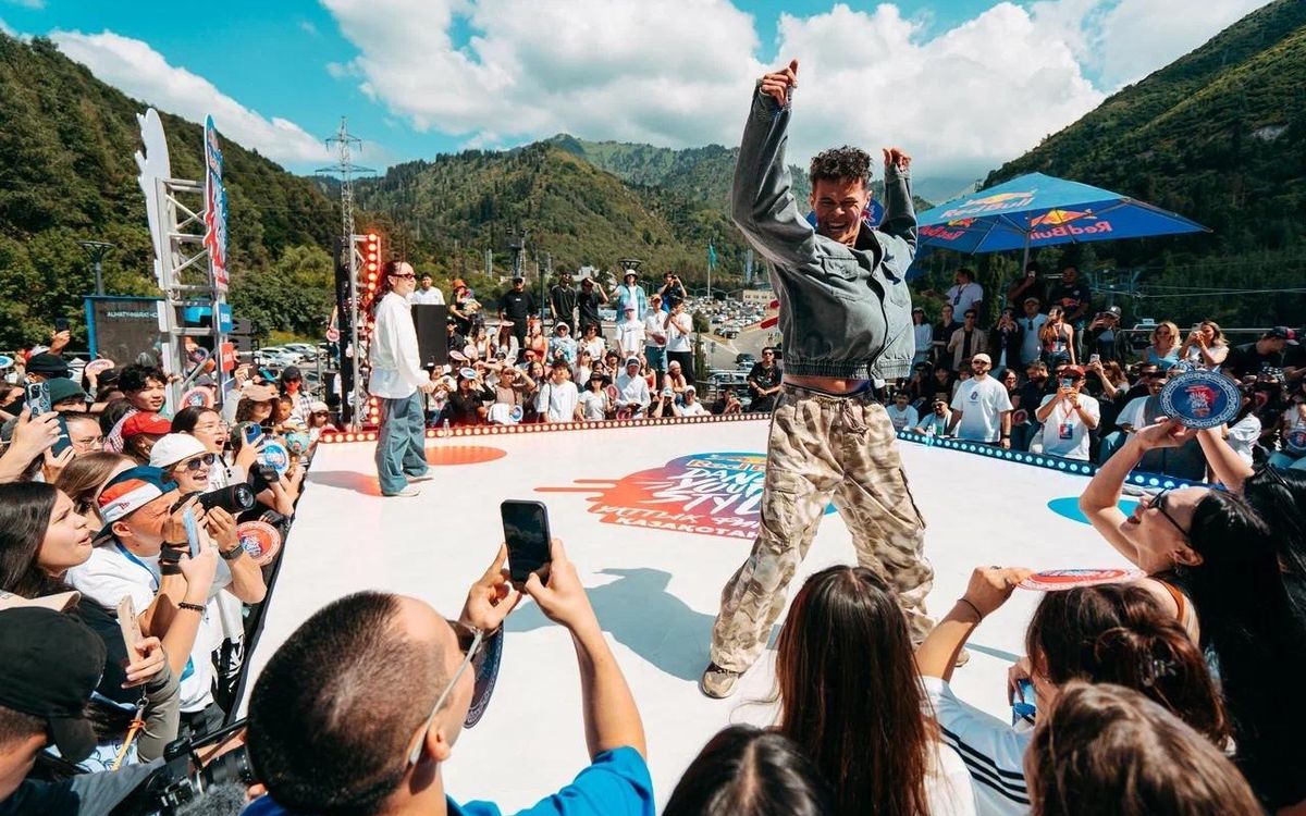 Баттл 1х1 на во время Red Bull Dance Your Style в Алматы