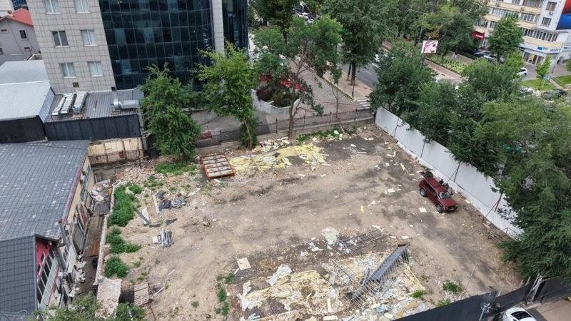 В центре Алматы снесли объекты торговли, признанные незаконными