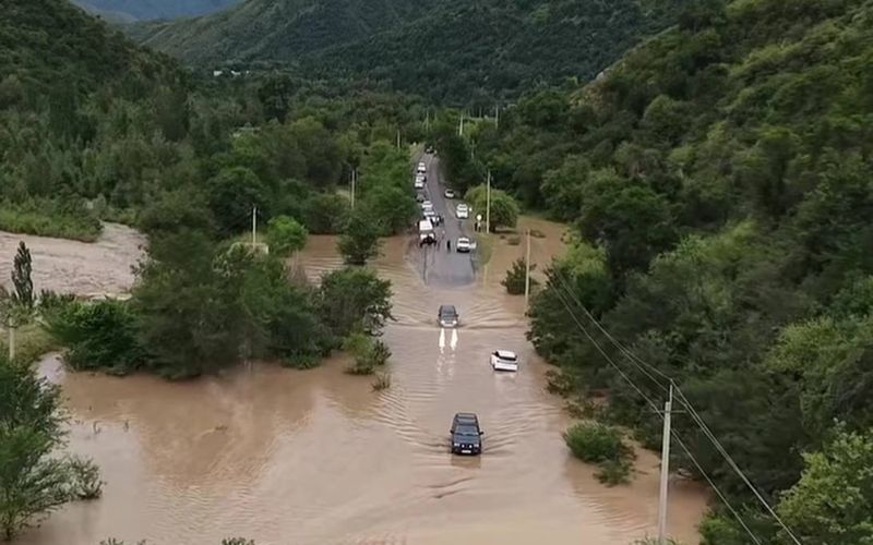 Туристов эвакуируют в Алматинской области из-за подъёма воды в реке Тургень