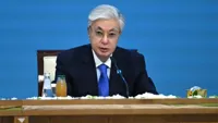 Президент предложил вернуть казахстанцам традиционный этикет вместо объятий и поцелуев