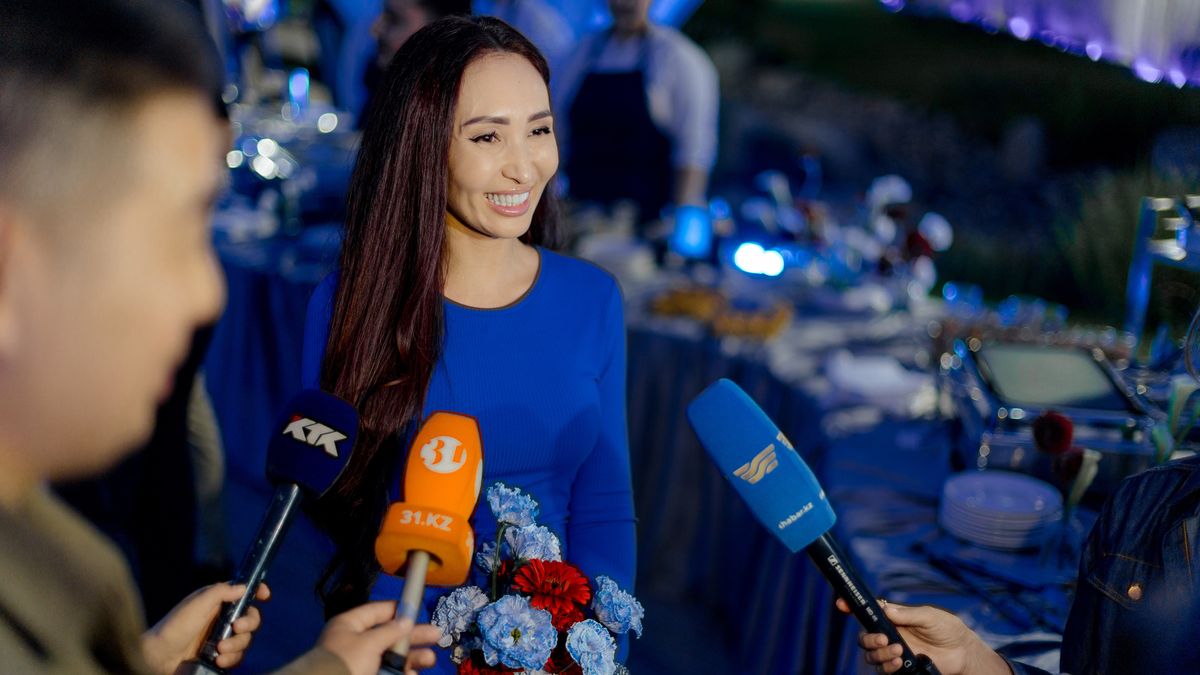 Телерадиоведущая Анель Алиаскар в беседе с журналистами