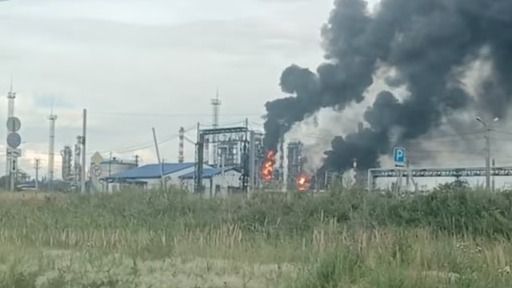 Омский НПЗ в России приостановил работу после атаки дронов – Reuters