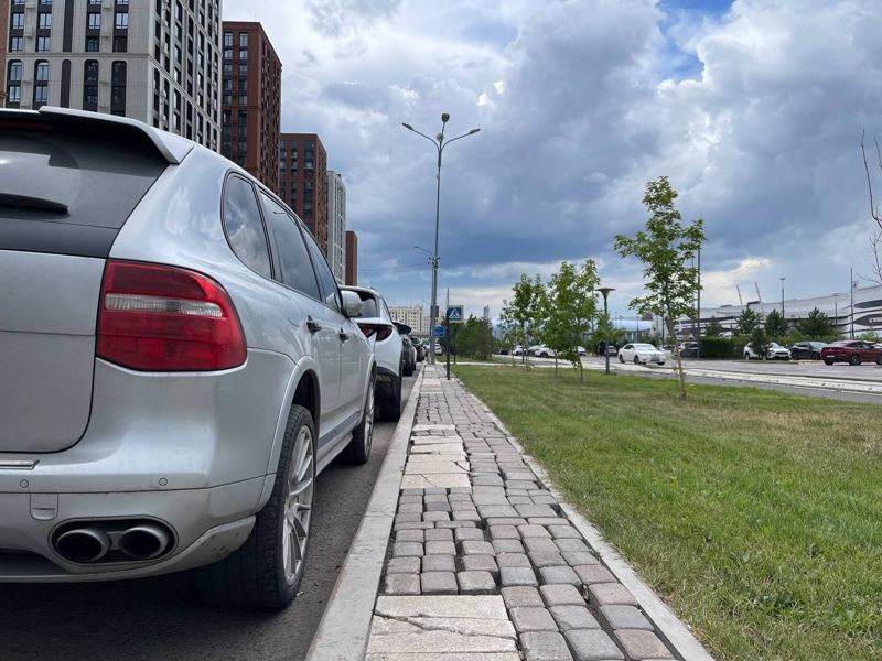 Акимат Алматы утвердил новые участки платных парковок