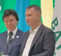 На съезде "Байтак" едва не вспыхнул конфликт: член политсовета предложил переизбрать председателя партии