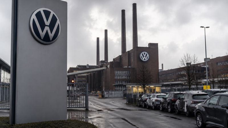 Volkswagen может сократить до 100 тысяч рабочих мест и закрыть заводы в Германии