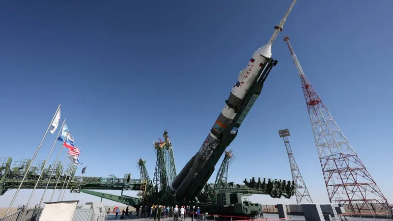 Установка ракеты-носителя "Союз-2.1а"