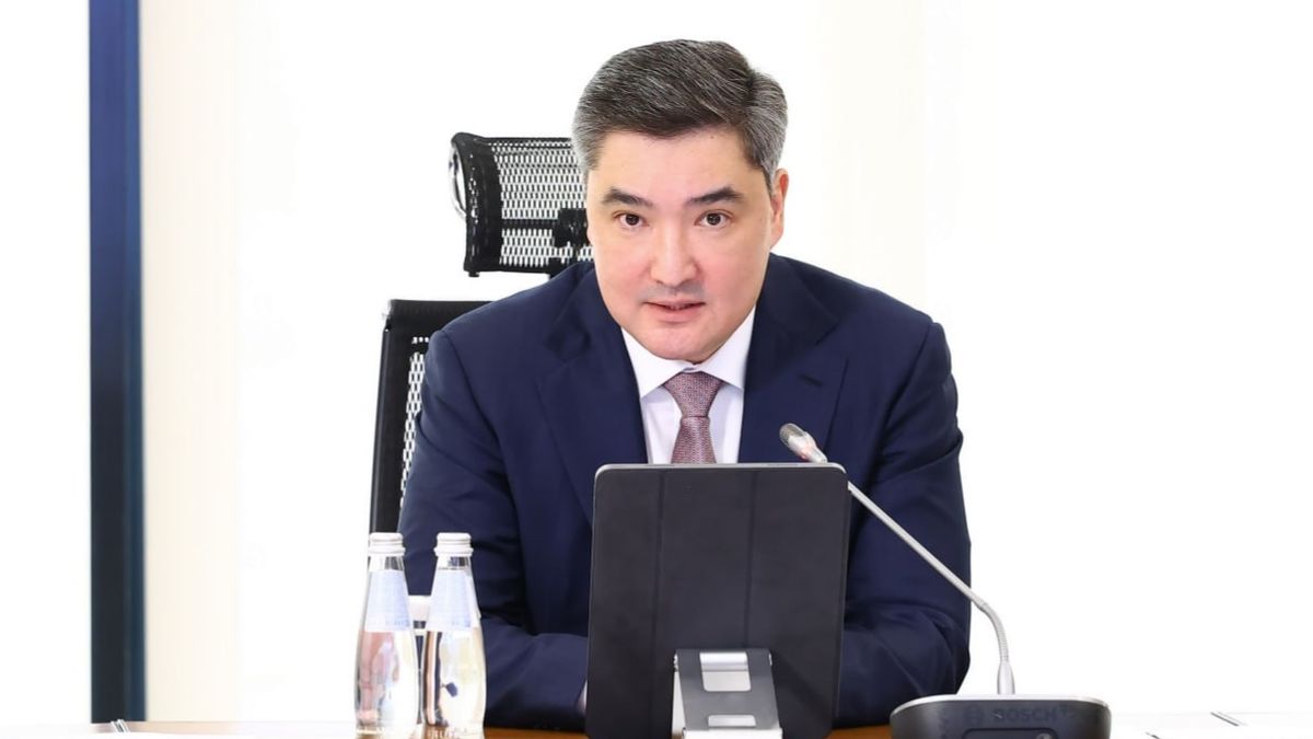 Бектенов раскритиковал работу КТЖ и потребовал ускорить строительство железных дорог