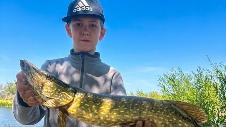 14-летний школьник из Актобе собрал 50 тысяч подписчиков благодаря рыбалке