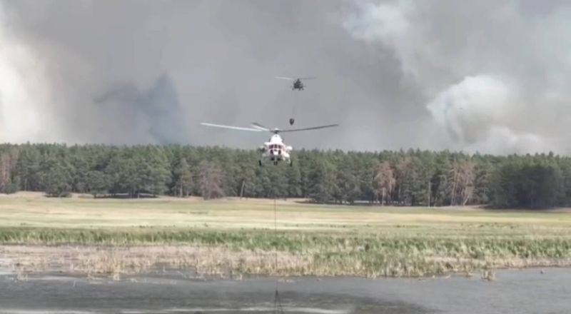 Вертолёты сбросили 157 тонн воды на лесной пожар в "Семей орманы"