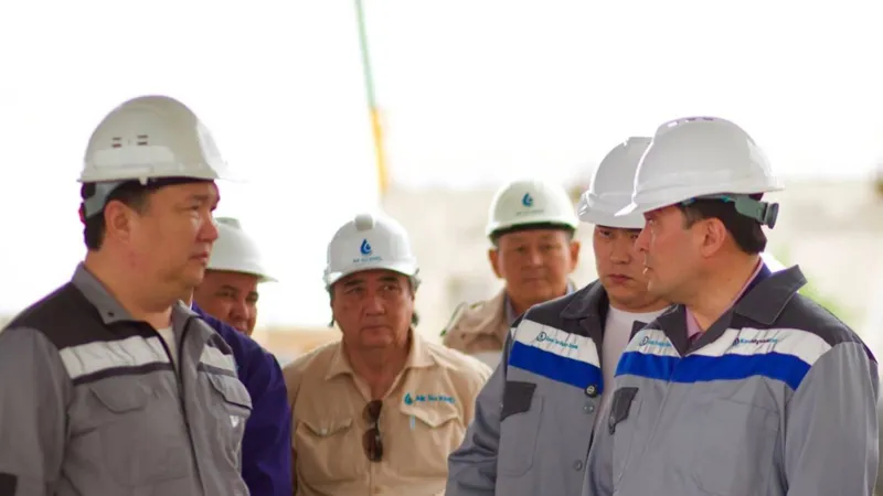 Министр энергетики Республики Казахстан Ерлан Аккенженов в Жанаозене