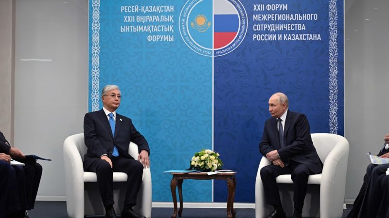 Торговля, АЭС и конфликт в Украине: что обсудили Токаев и Путин на встрече в Омске