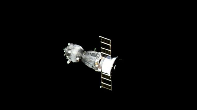 Экипаж "Союза МС-28" вернулся на Землю: капсула приземлилась в районе Жезказгана