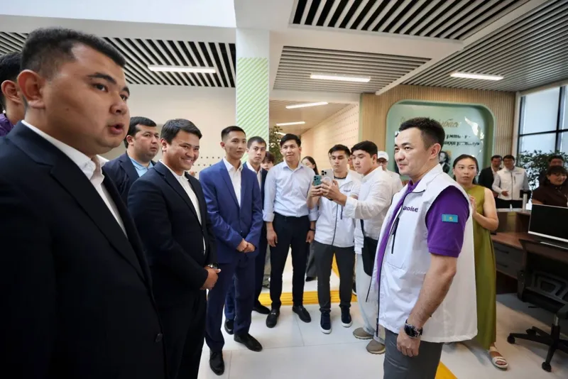 Кандидаты партии "Әділет" встретились с нефтяниками и молодёжью Жанаозена