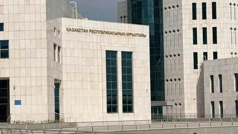 Здание парламента РК