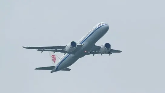Китайский пассажирский самолёт C919 собственной разработки впервые выполнил международный рейс