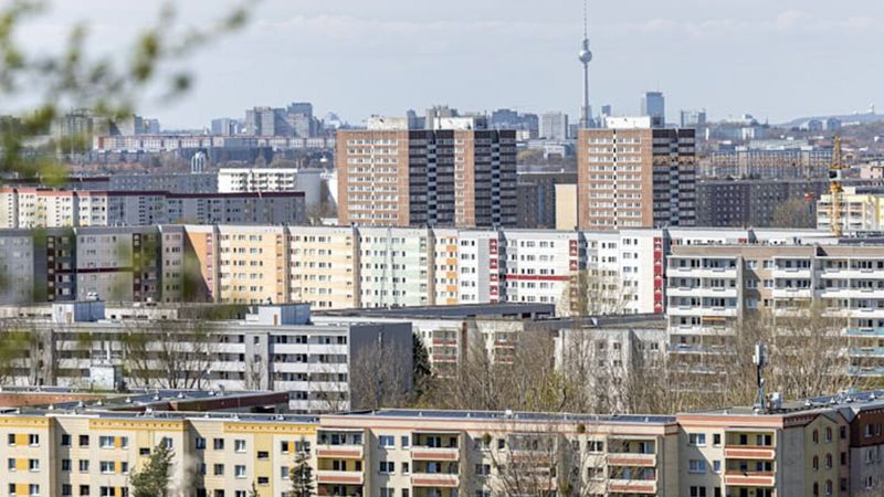 В Берлине душ признали "лишней роскошью" и потребовали его демонтировать