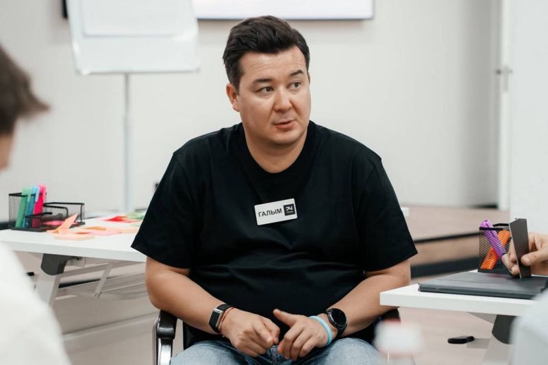 Комик ушёл лечиться от депрессии: минкульт назвал причину отмены концерта