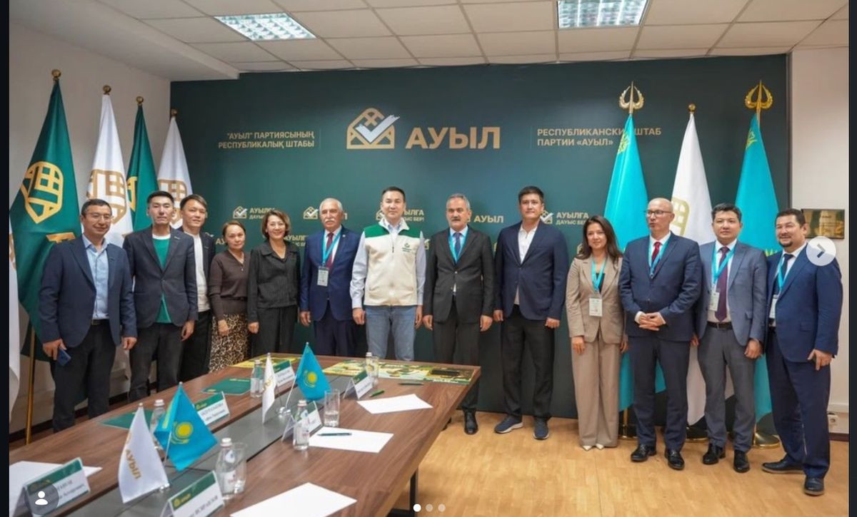 Члены партии "Ауыл" на встрече с делегацией Парламентской ассамблеи тюркоязычных государств