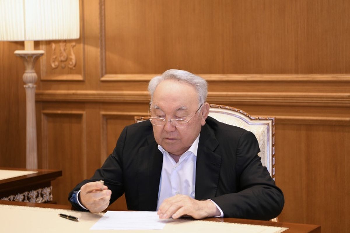 Нурсултан Назарбаев голосует дома