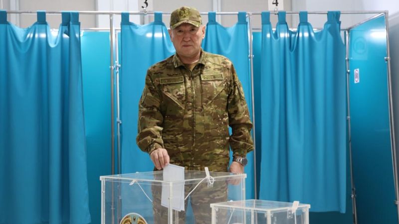 Даурен Косанов сохранил пост министра обороны Казахстана