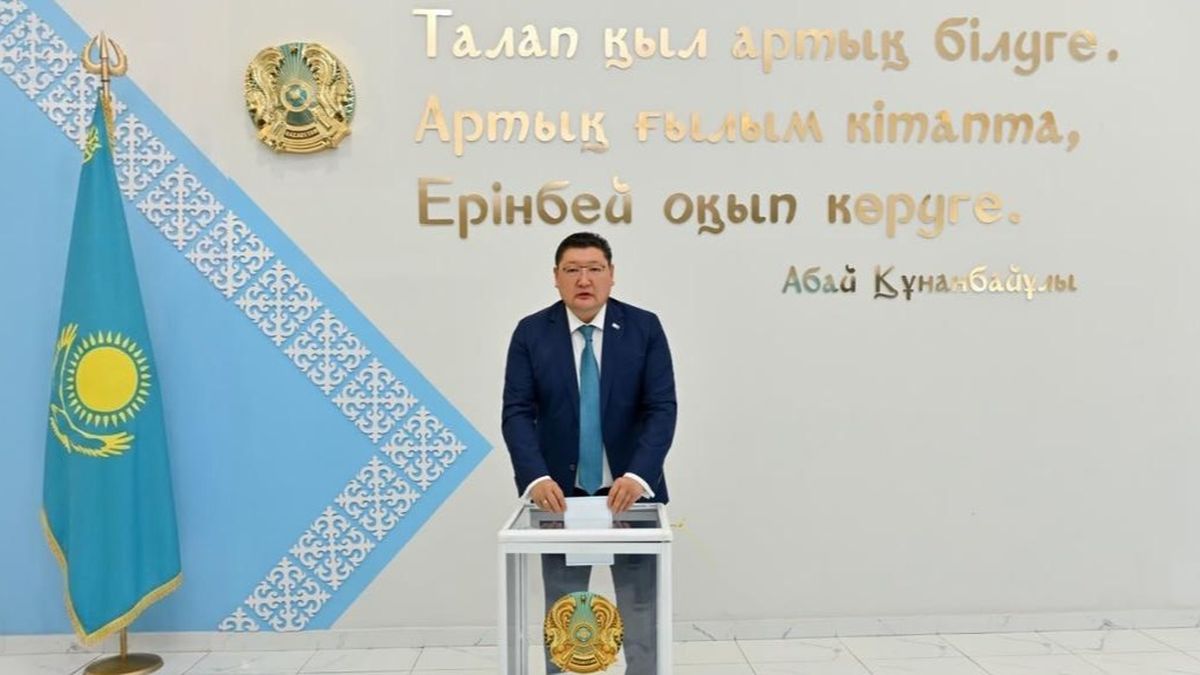 Аким Абайской области Берик Уали на выборах в курултай