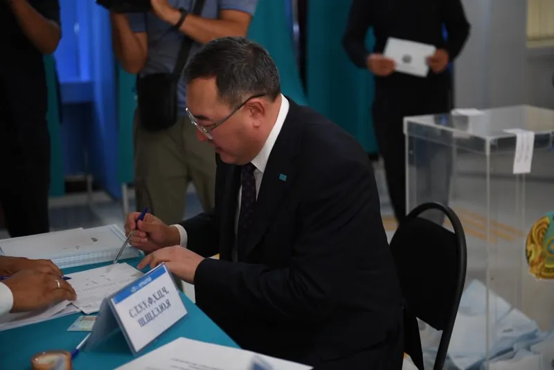 Марат Султангазиев