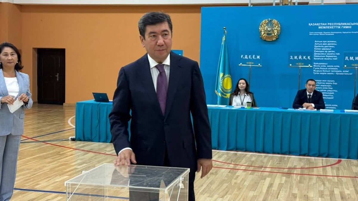 Бывший спикер мажилиса Ерлан Кошанов проголосовал на выборах в курултай