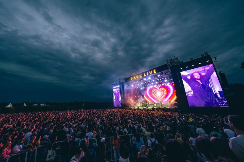 Сцена музыкального марафона Park Live 2026