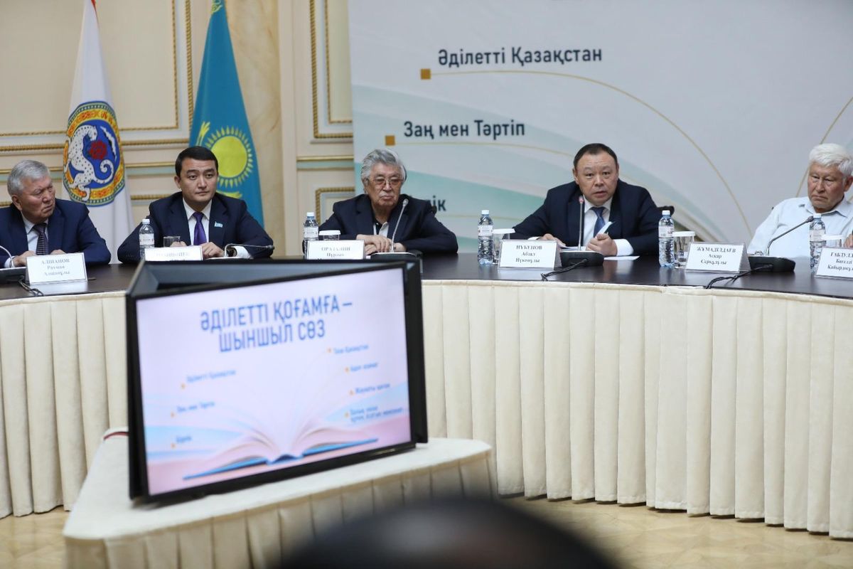 Выступает Абзал Нукенов Выступает Абзал Нукенов