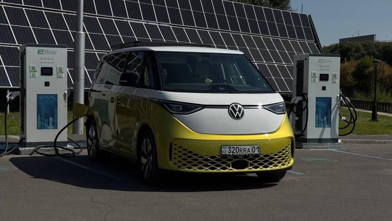В Астане презентовали первую в СНГ автономную солнечную зарядную станцию