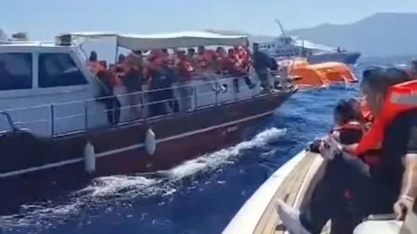 Пассажирский паром перевернулся у берегов Кипра: погибли люди
