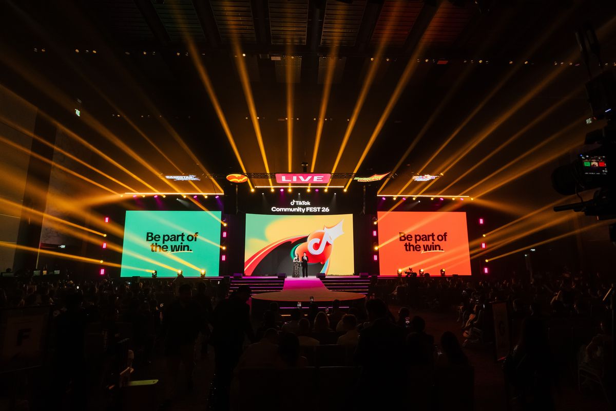 Сцена TikTok Live Community Fest 2026 в Бангкоке Сцена фестиваля TikTok Live Community Fest 2026 в Бангкоке во время церемонии