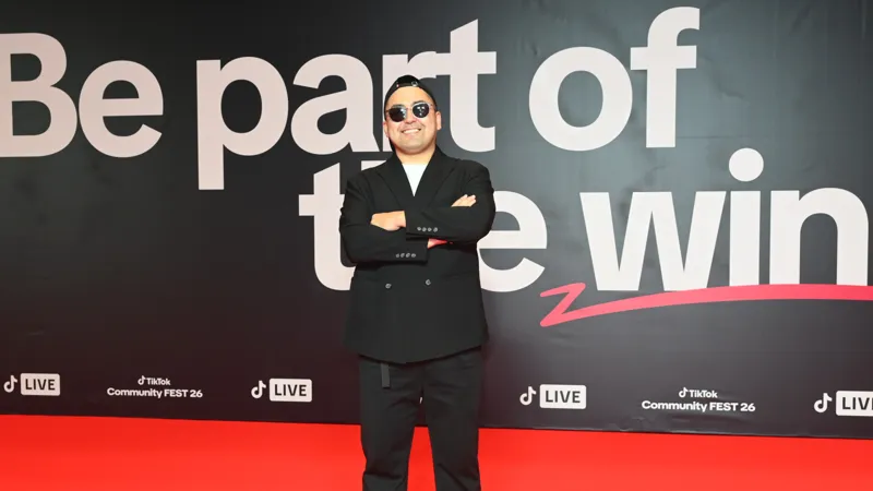 Руслан Нуртазин на красной дорожке перед награждением на TikTok Live Community Fest 2026