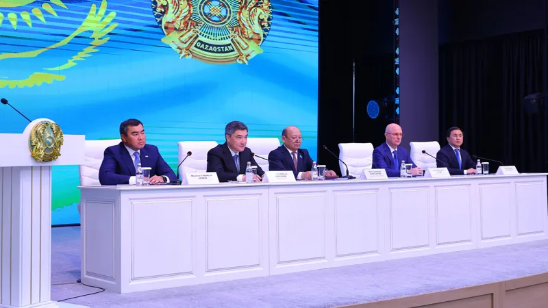 Депутаты Алматинской области на голосовании по кандидатуре нового акима региона