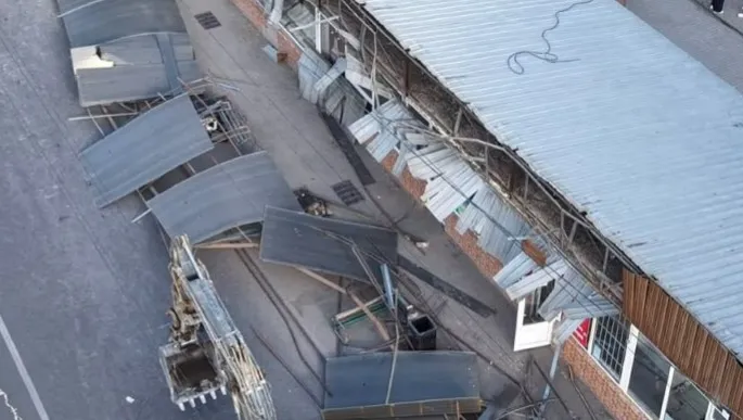 Снос незаконного объекта с магазинами и кафе