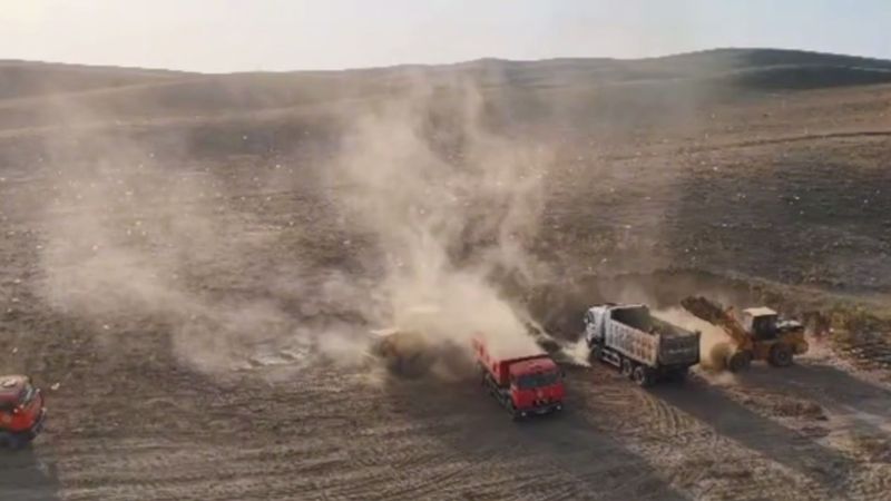 В Алматинской области тушат пожар на мусорном полигоне возле села Узынагаш