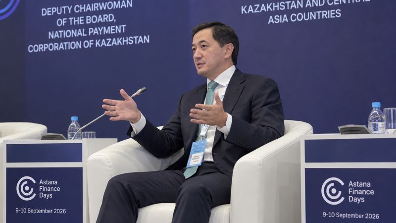 Санжар Жамалов выступает на панельной сессии Astana Finance Days