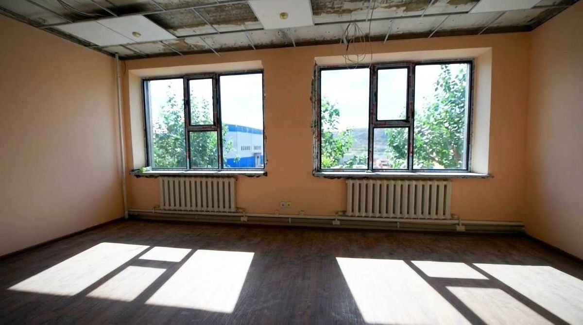 Отделочные работы внутри ремонтируемого корпуса Карагайлинской обогатительной фабрики
