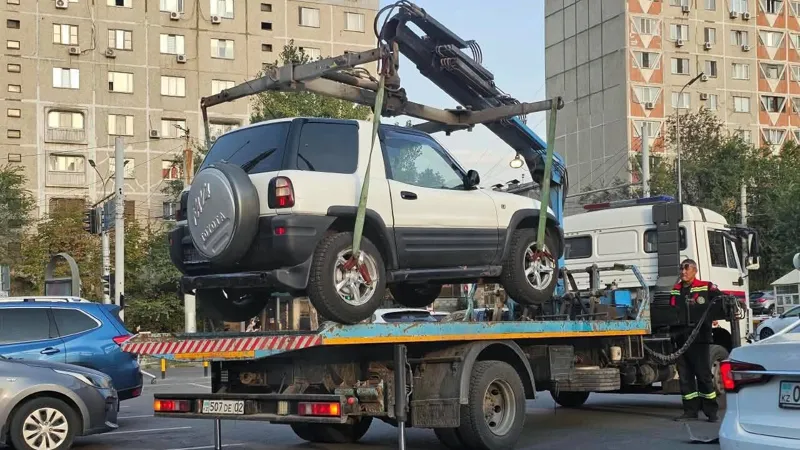 Эвакуация автомобиля на экакуаторе