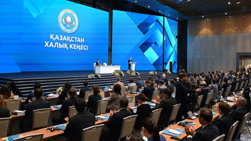 Участники заседания Қазақстан халық кеңесі