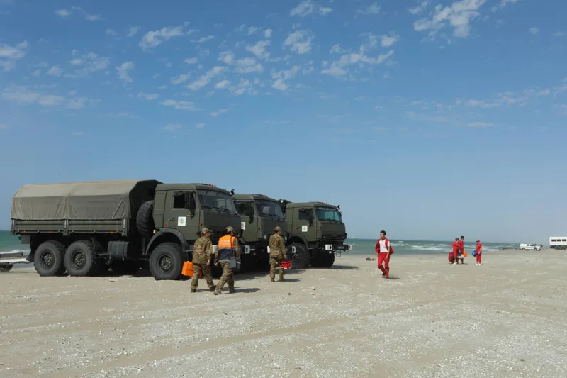 Поиски военнослужащих в Каспийском море