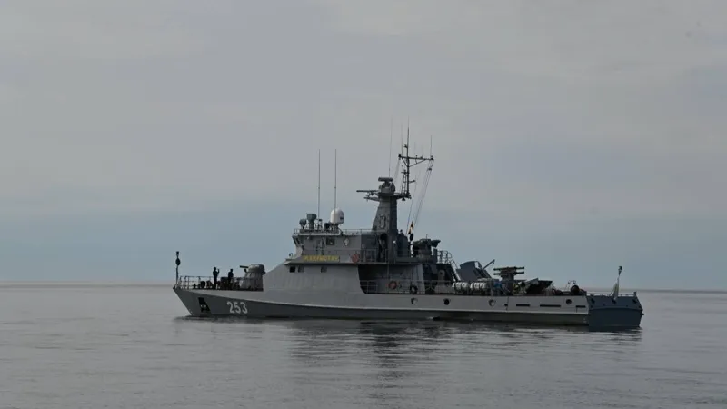Корабль в море