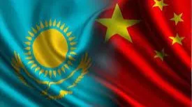 Флаги Казахстана и Китая