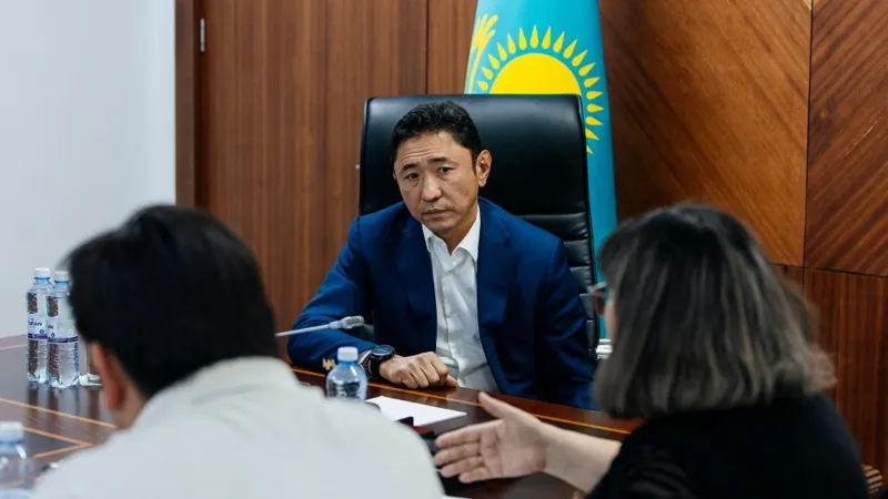Аким Атырауской области Болат Акчулаков на совещании