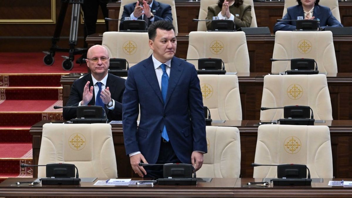 Ерлан Карин в курултае