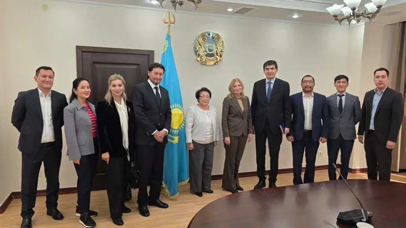Представители vинздрава, медицинского сообщества и партнёров проекта на встрече, посвящённой тестированию ИИ для анализа ЭКГ