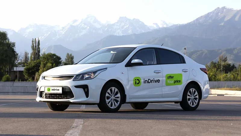 Такси с логотипом InDrive