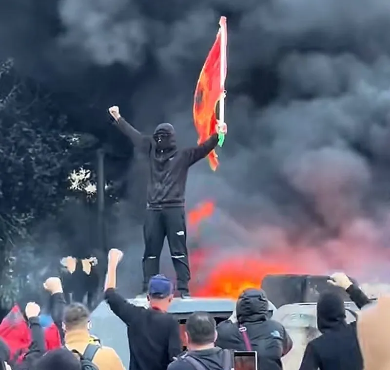 Протестующие в Албании